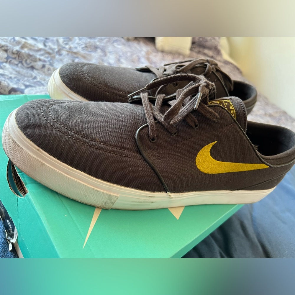 Nike Zoom Stefan Janoski CNVS. Brown and gold. Size 13